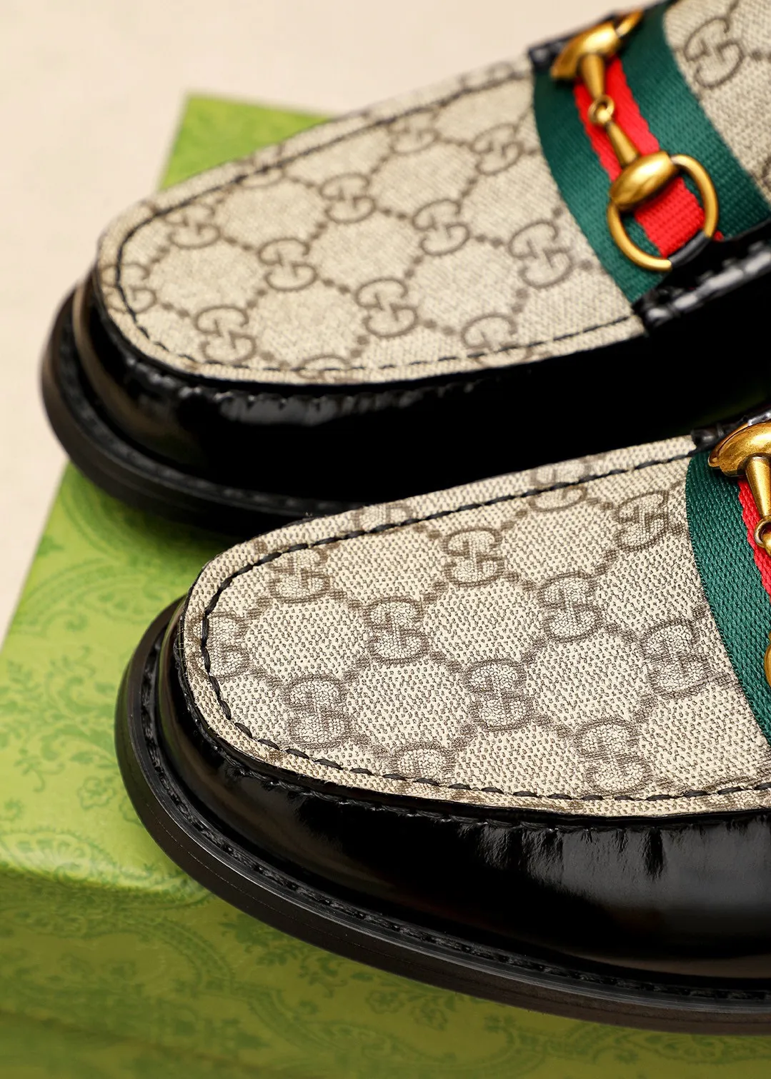 Men's shoes 💰460 💐 Product trademark: GUCCI "Gucci" casual leather shoes Regular size: 38-44 (45🉑️customized) Product materials: Selected imported first-layer open-edge beaded cowhide leather upper + luxury hardware buckle, imported water-dyed cowhide leather lining. Strong three-dimensional visual effect, original combination outsole Color: 5⃣️colors available